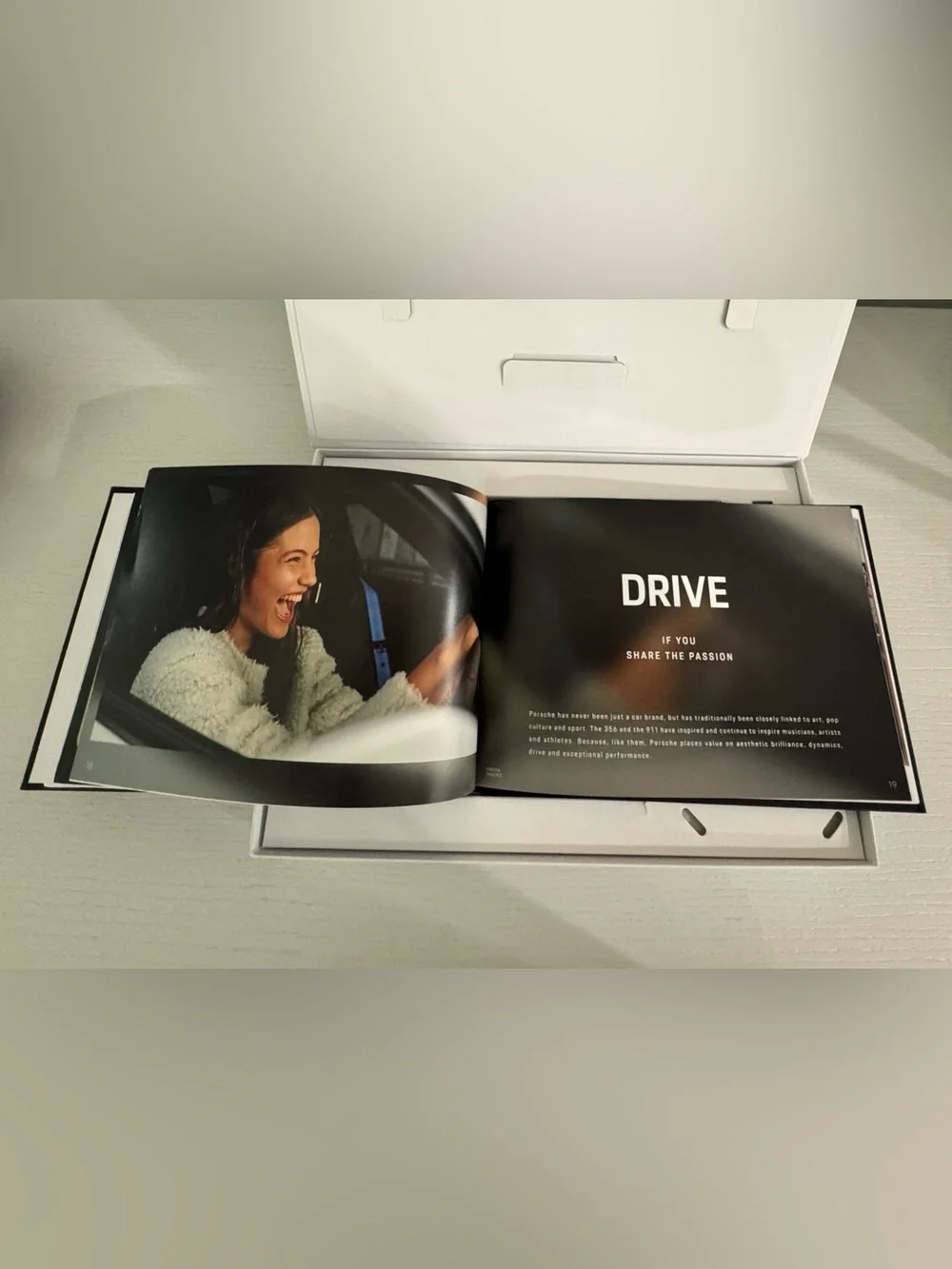 Official Porsche 🏎️📖🖊️Cayenne Turbo GT Welcome Kit Book & Pen Collector Gift Set
